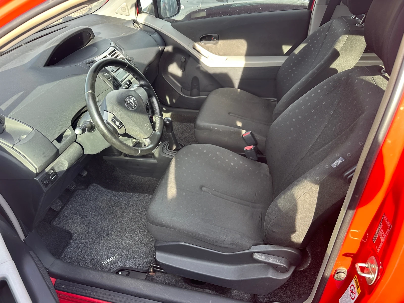 Toyota Yaris 1.0 VVTI 69кс, снимка 7 - Автомобили и джипове - 54415332