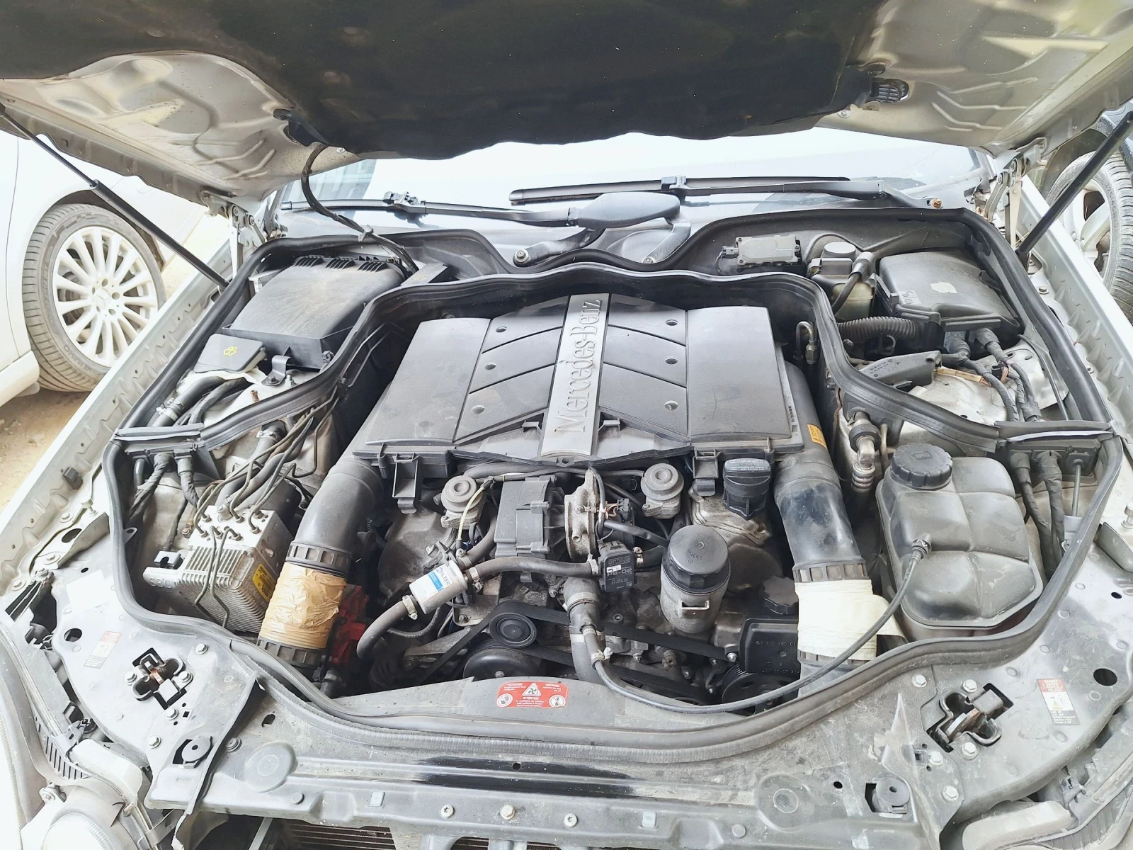 Mercedes-Benz E 320 Газ, снимка 9 - Автомобили и джипове - 54555147