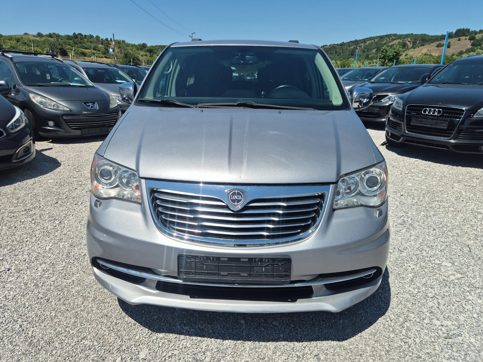 Lancia Voyager 2.8 CRD, снимка 2 - Автомобили и джипове - 55484215