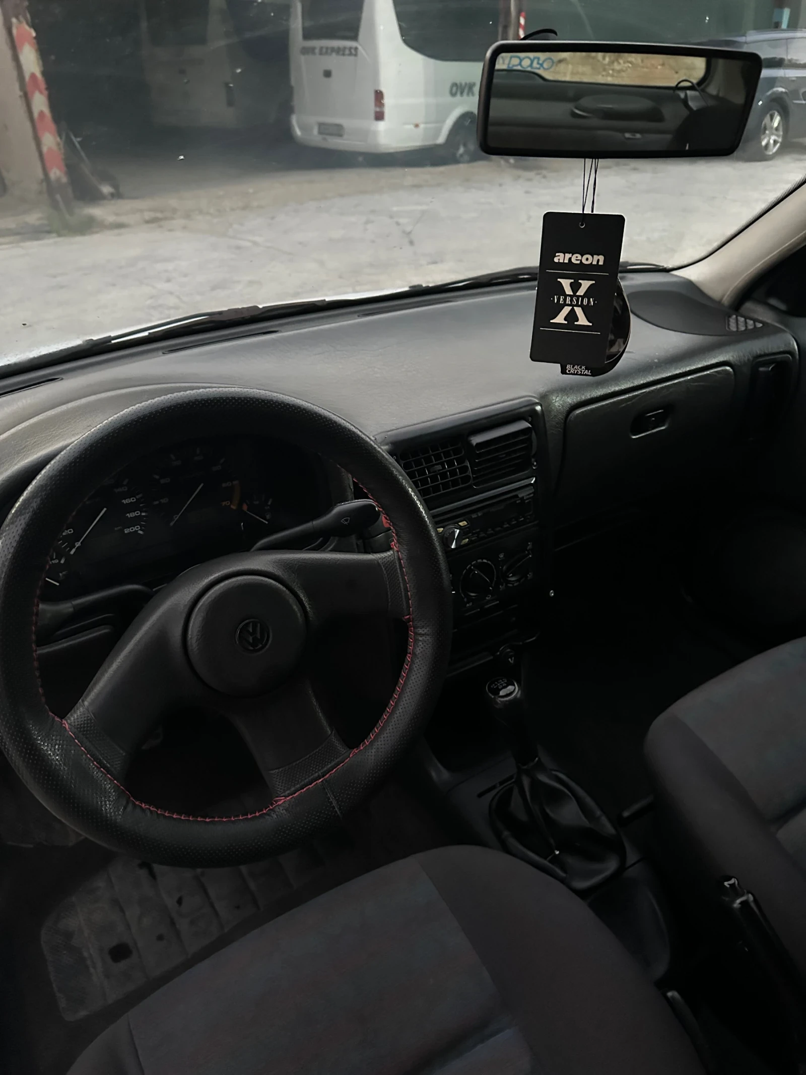 VW Polo 1.6, снимка 9 - Автомобили и джипове - 56005894
