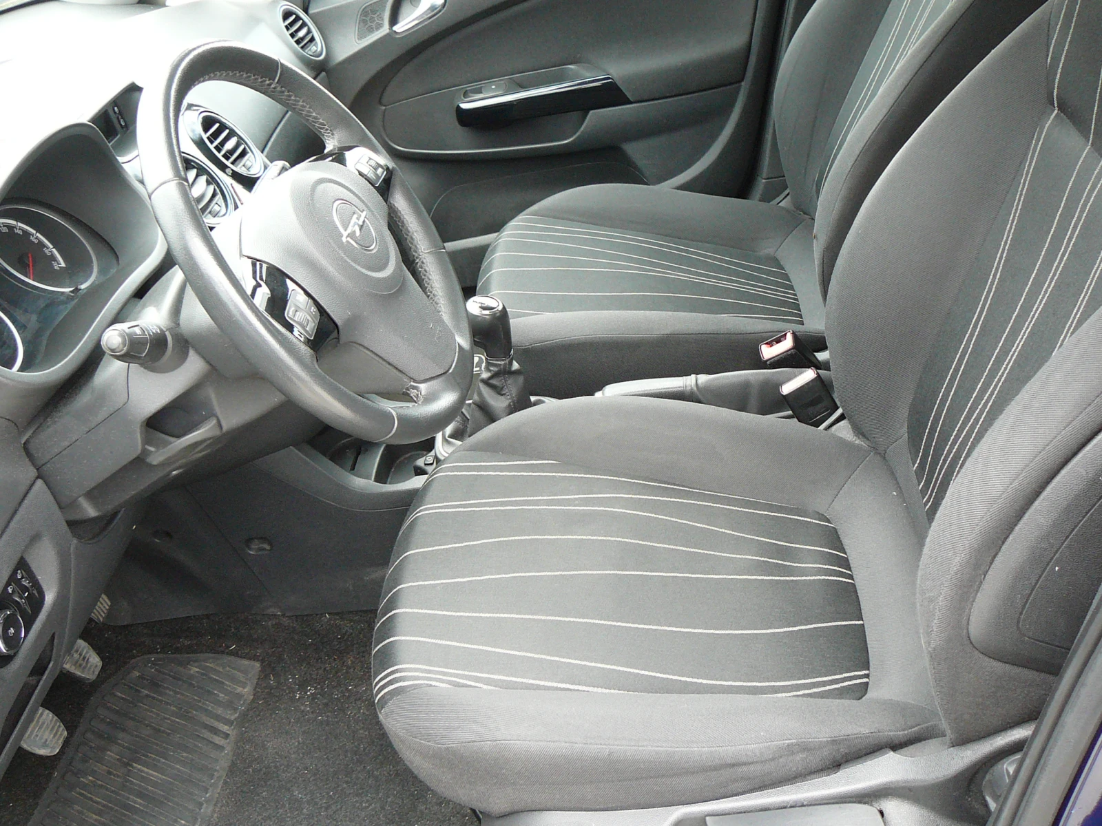 Opel Corsa 1.2i юбилейна, снимка 13 - Автомобили и джипове - 56731417