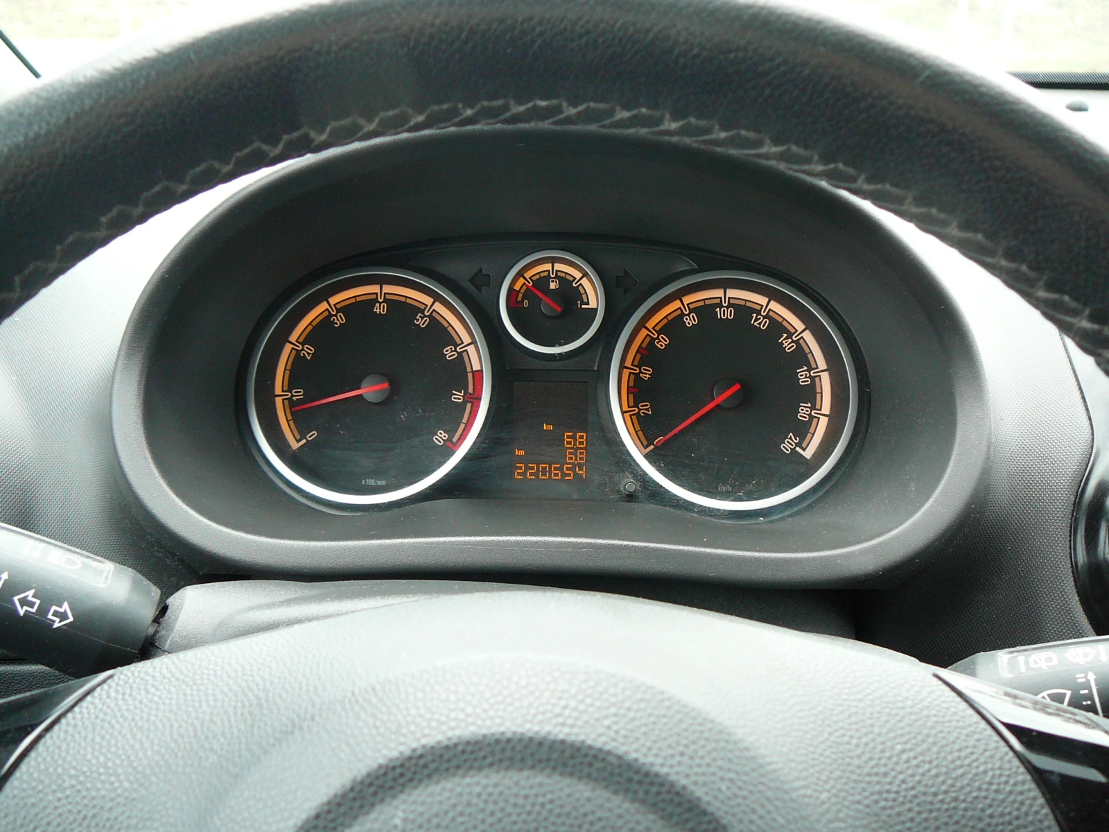 Opel Corsa 1.2i юбилейна, снимка 10 - Автомобили и джипове - 56731417