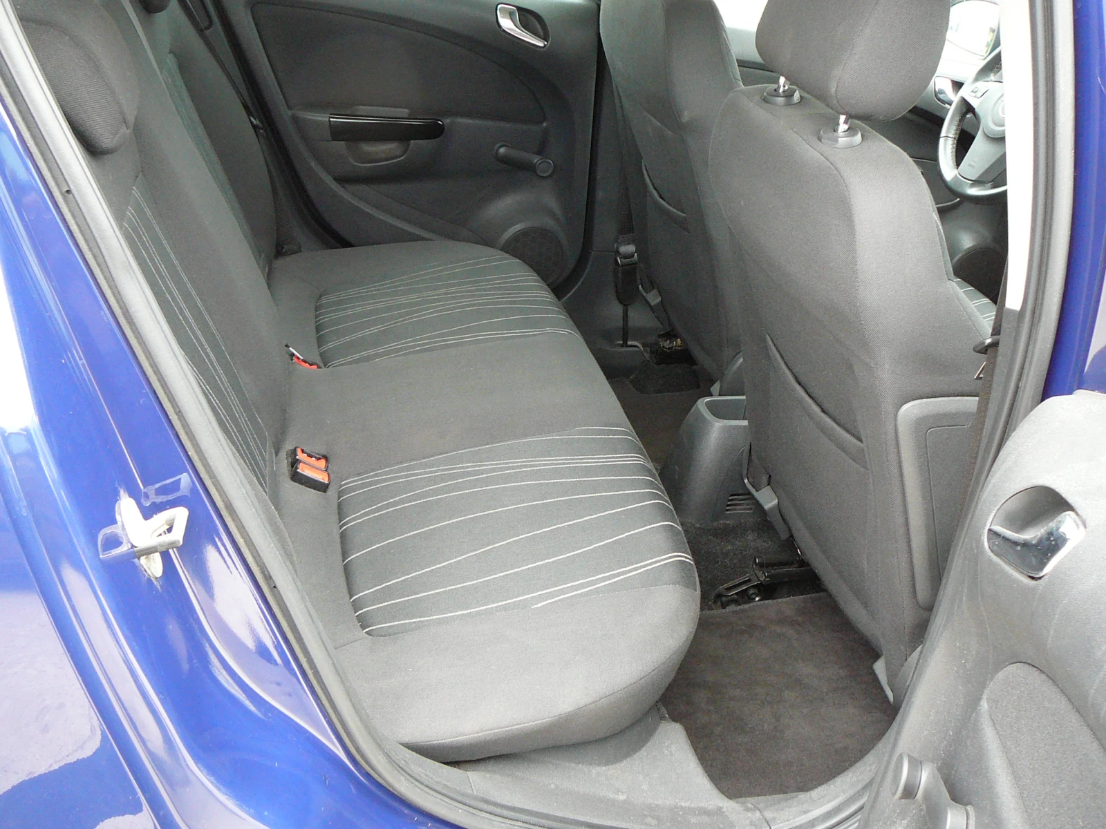 Opel Corsa 1.2i юбилейна, снимка 11 - Автомобили и джипове - 56731417