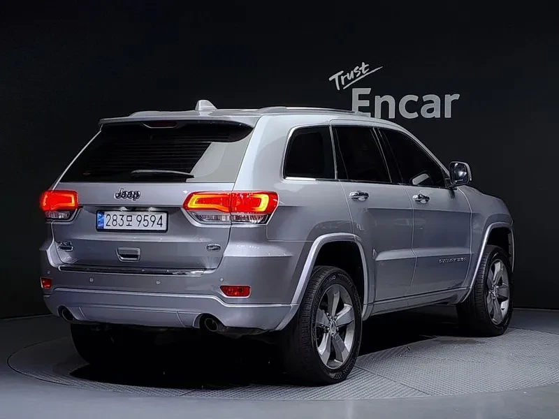 Jeep Cherokee 3.0 Diesel Overland Wk2, снимка 2 - Автомобили и джипове - 55189976