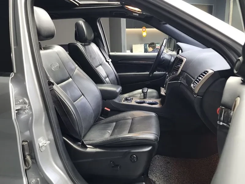 Jeep Cherokee 3.0 Diesel Overland Wk2, снимка 11 - Автомобили и джипове - 55189976