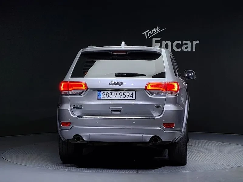 Jeep Cherokee 3.0 Diesel Overland Wk2, снимка 4 - Автомобили и джипове - 55189976