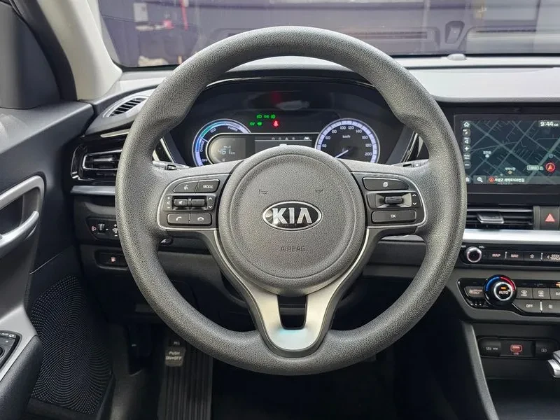 Kia Niro 1.6 Hev Luxury, снимка 13 - Автомобили и джипове - 55936463