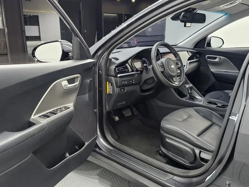Kia Niro 1.6 Hev Luxury, снимка 10 - Автомобили и джипове - 55936463