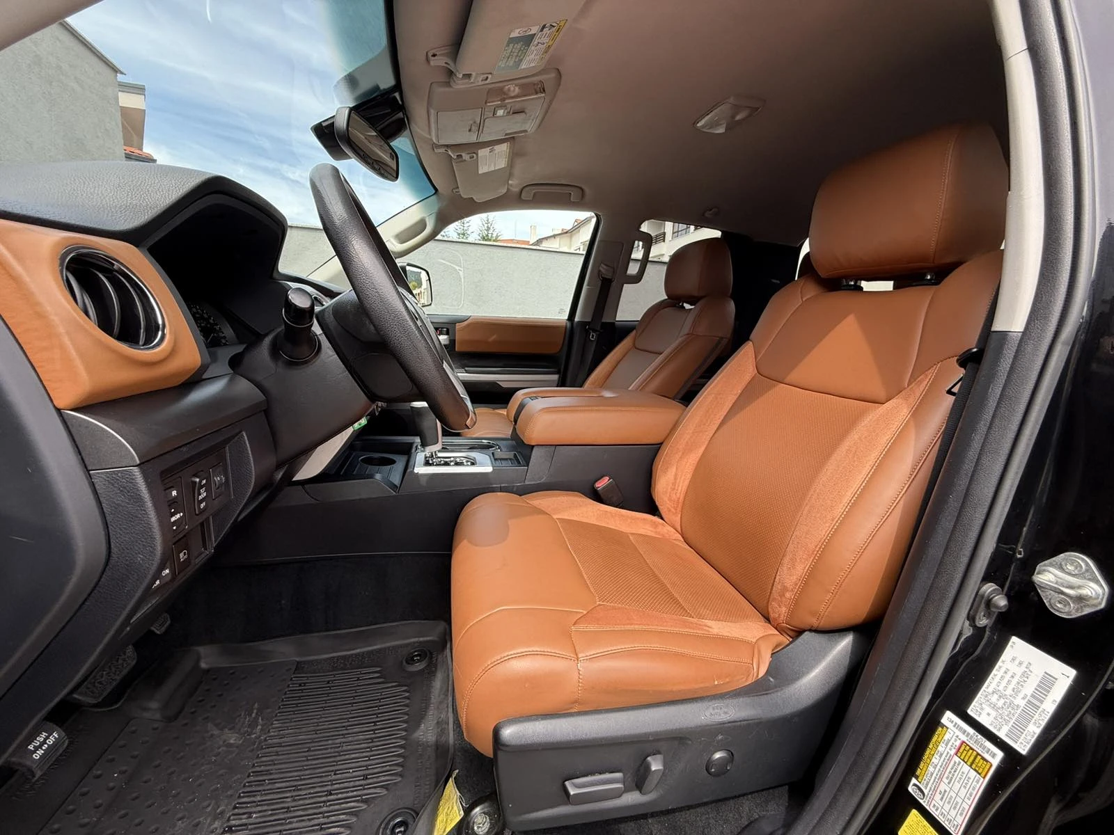 Toyota Tundra 5.7L DOUBLE CAB AWD  - изображение 9