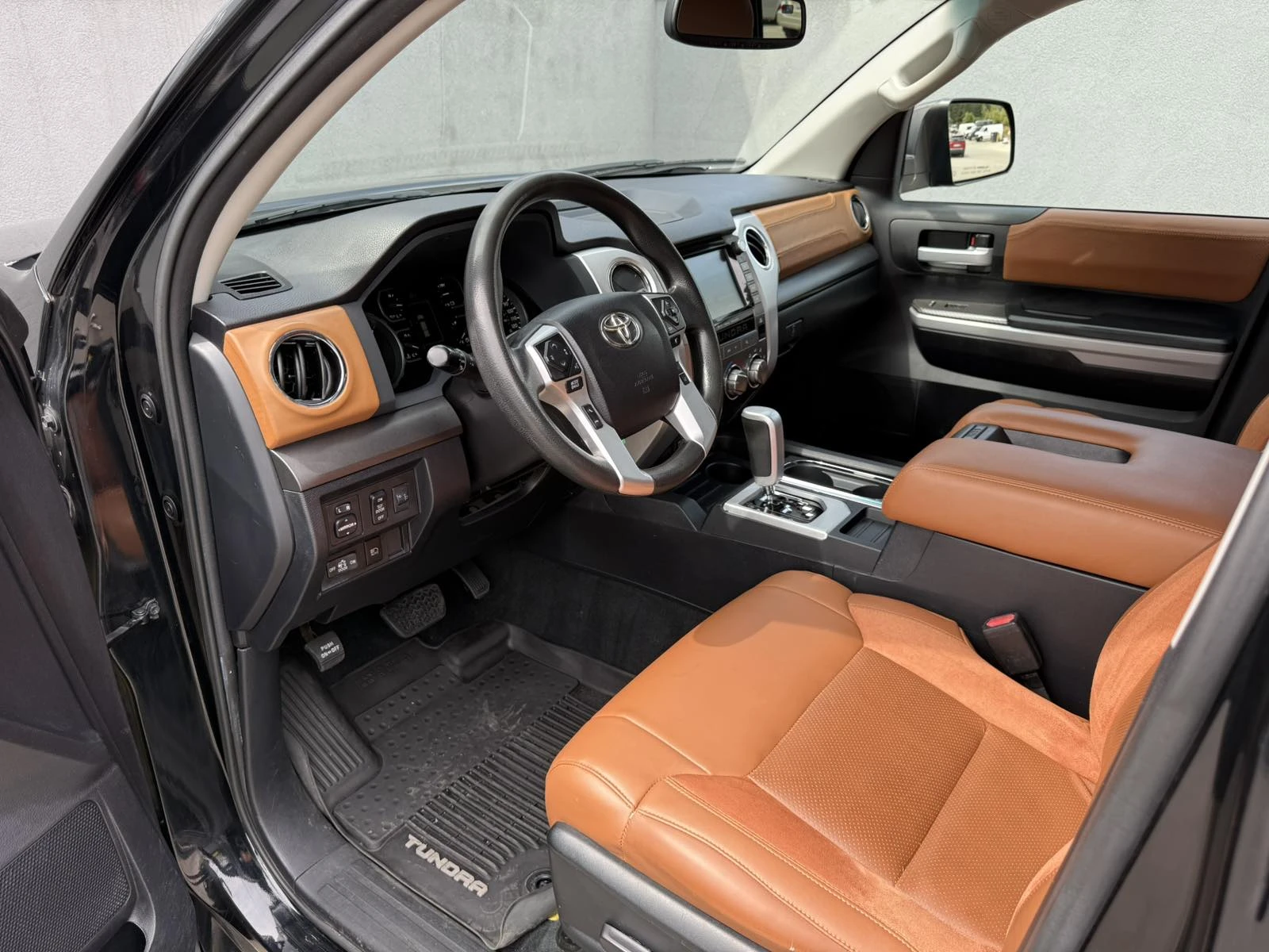 Toyota Tundra 5.7L DOUBLE CAB AWD  - изображение 10