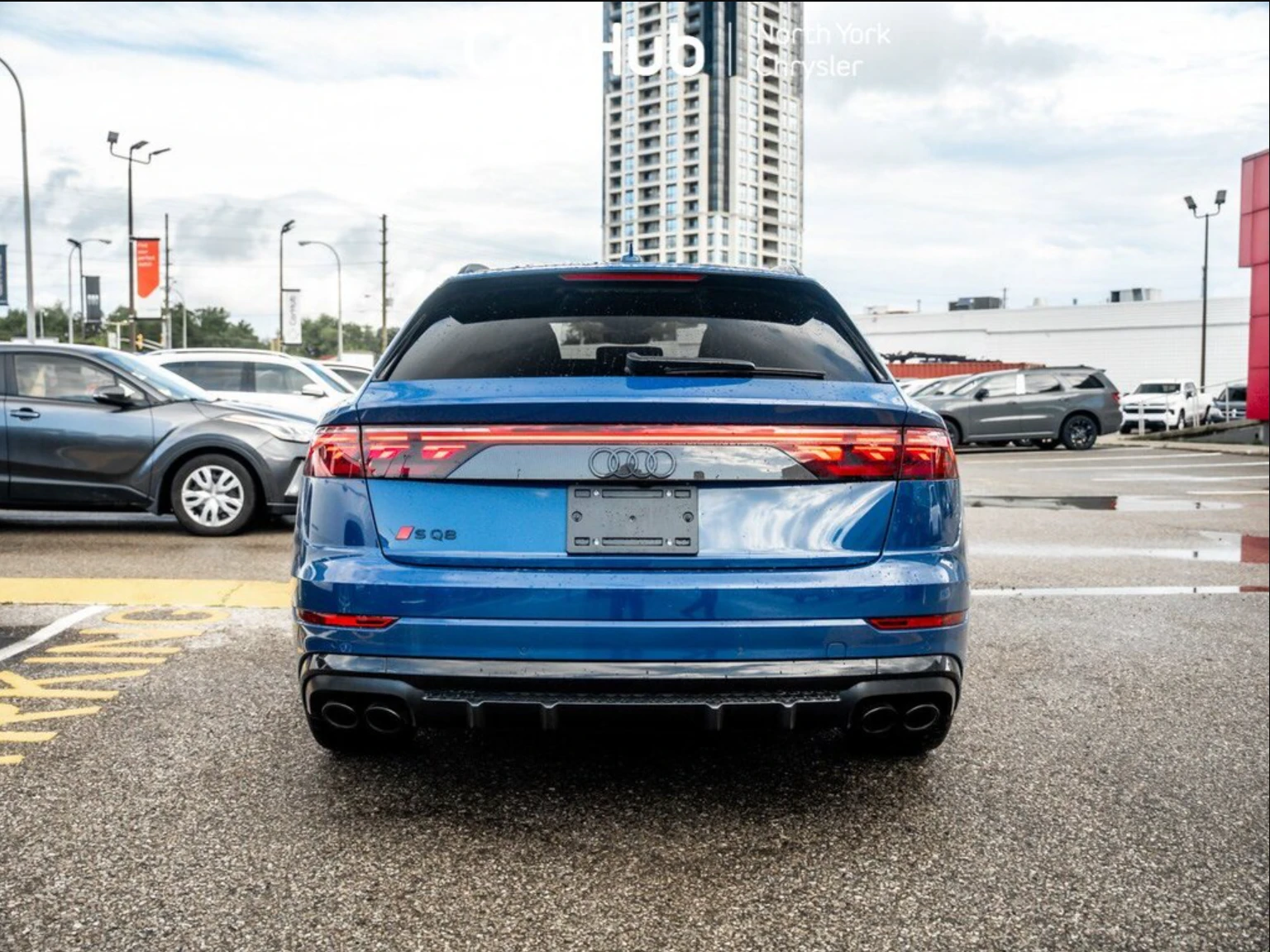 Audi SQ8 2025 Audi SQ8 Maple Leaf Edition - изображение 4