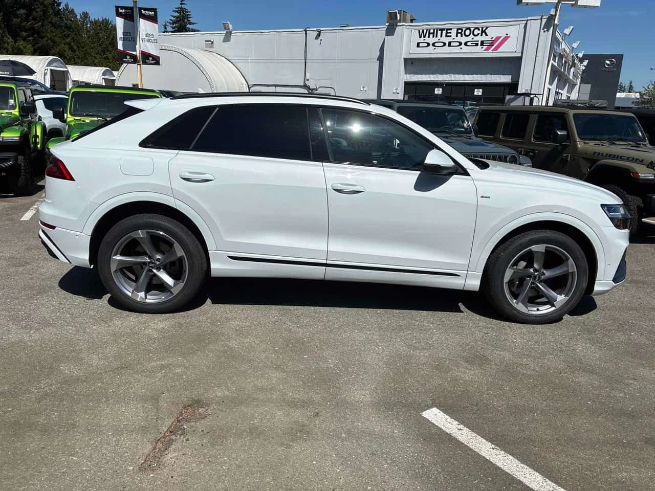 Audi Q8 * Progressiv * ОБДУХ * ПАНО * KEYLESS * CARFAX, снимка 3 - Автомобили и джипове - 54647781