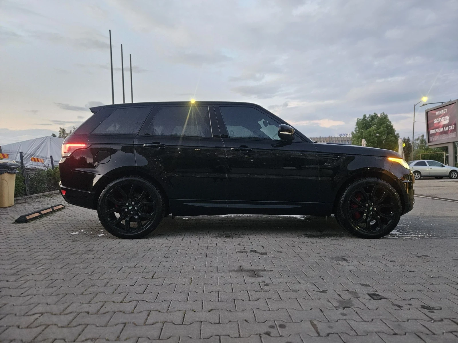 Land Rover Range Rover Sport SDV6 HSE Shadow Edition, снимка 2 - Автомобили и джипове - 54656128