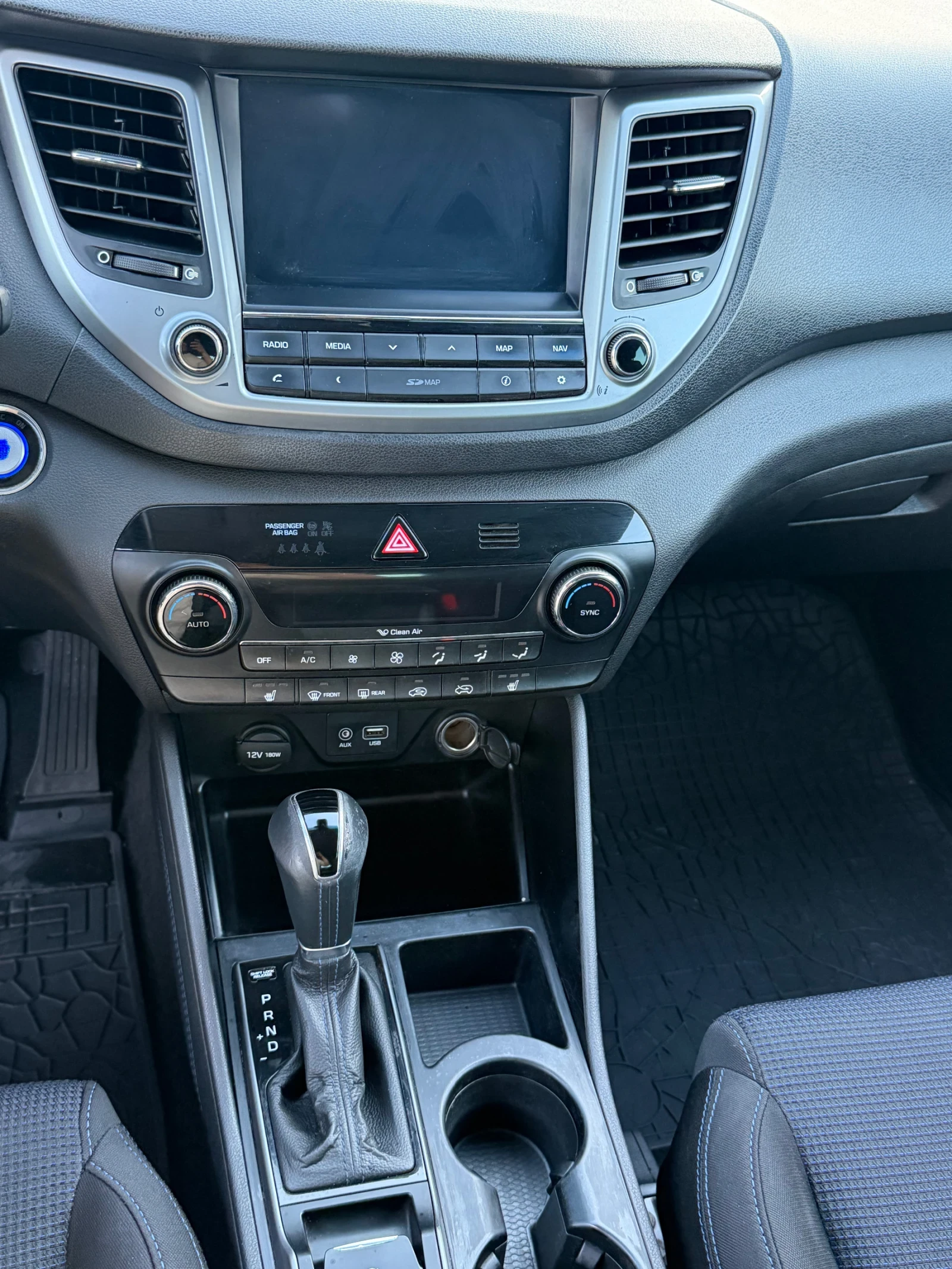 Hyundai Tucson AUTOMAT /// 1.7 CRDI, снимка 8 - Автомобили и джипове - 55016649