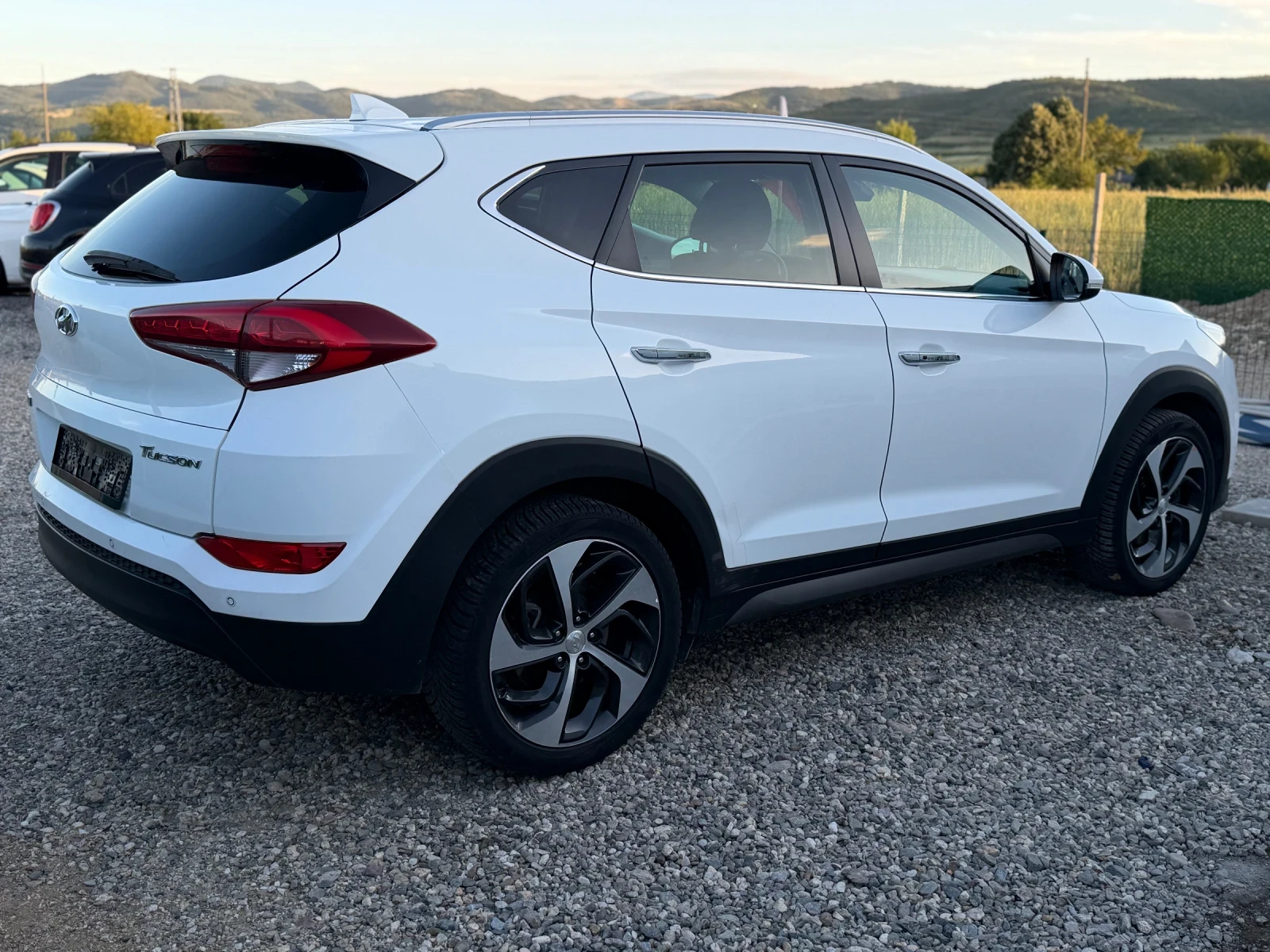 Hyundai Tucson AUTOMAT /// 1.7 CRDI, снимка 4 - Автомобили и джипове - 55016649