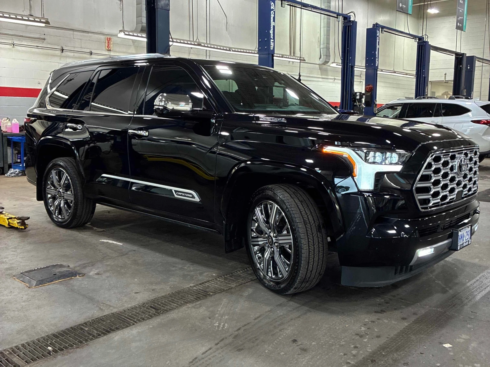 Toyota Sequoia CAPSTONE / ОБДУХВАНЕ / 360 / DISTRONIC / CARFAX, снимка 3 - Автомобили и джипове - 55967322
