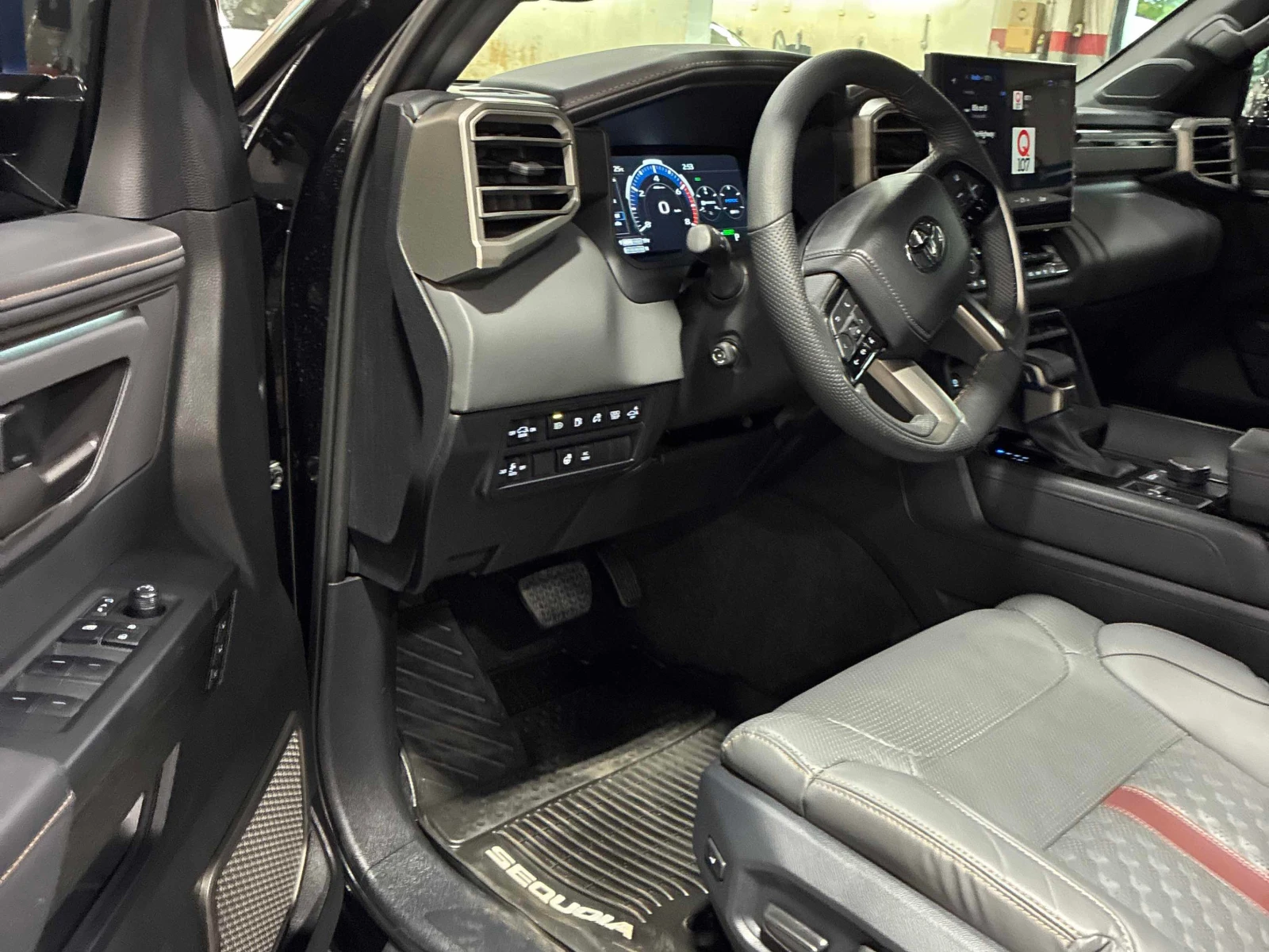 Toyota Sequoia CAPSTONE / ОБДУХВАНЕ / 360 / DISTRONIC / CARFAX, снимка 5 - Автомобили и джипове - 55967322