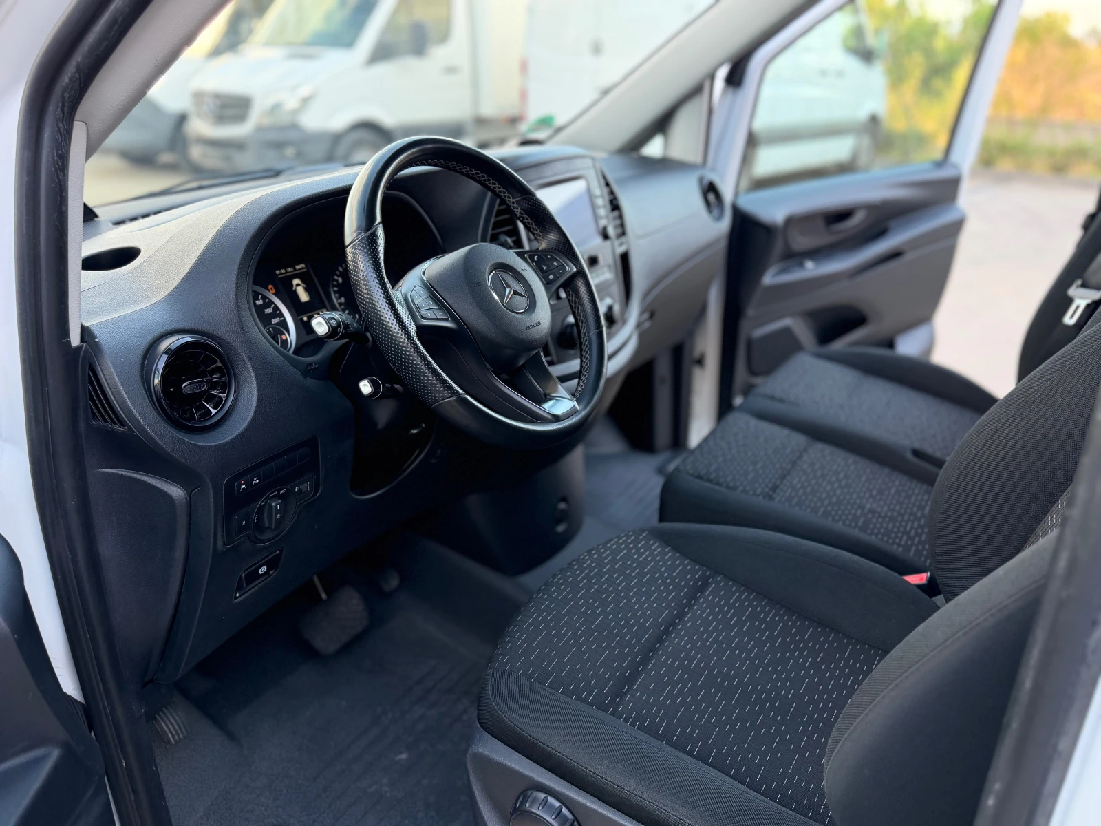 Mercedes-Benz Vito 114!FULL!НОВ!DISTRONIC+ !9G-TRONIC!, снимка 12 - Бусове и автобуси - 55980576