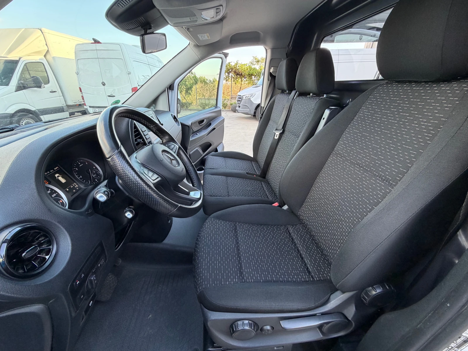 Mercedes-Benz Vito 114!FULL!НОВ!DISTRONIC+ !9G-TRONIC!, снимка 14 - Бусове и автобуси - 55980576