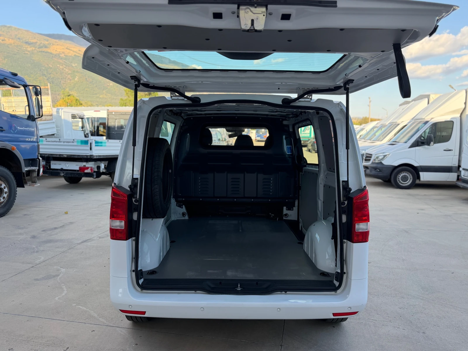 Mercedes-Benz Vito 114!FULL!НОВ!DISTRONIC+ !9G-TRONIC!, снимка 7 - Бусове и автобуси - 55980576