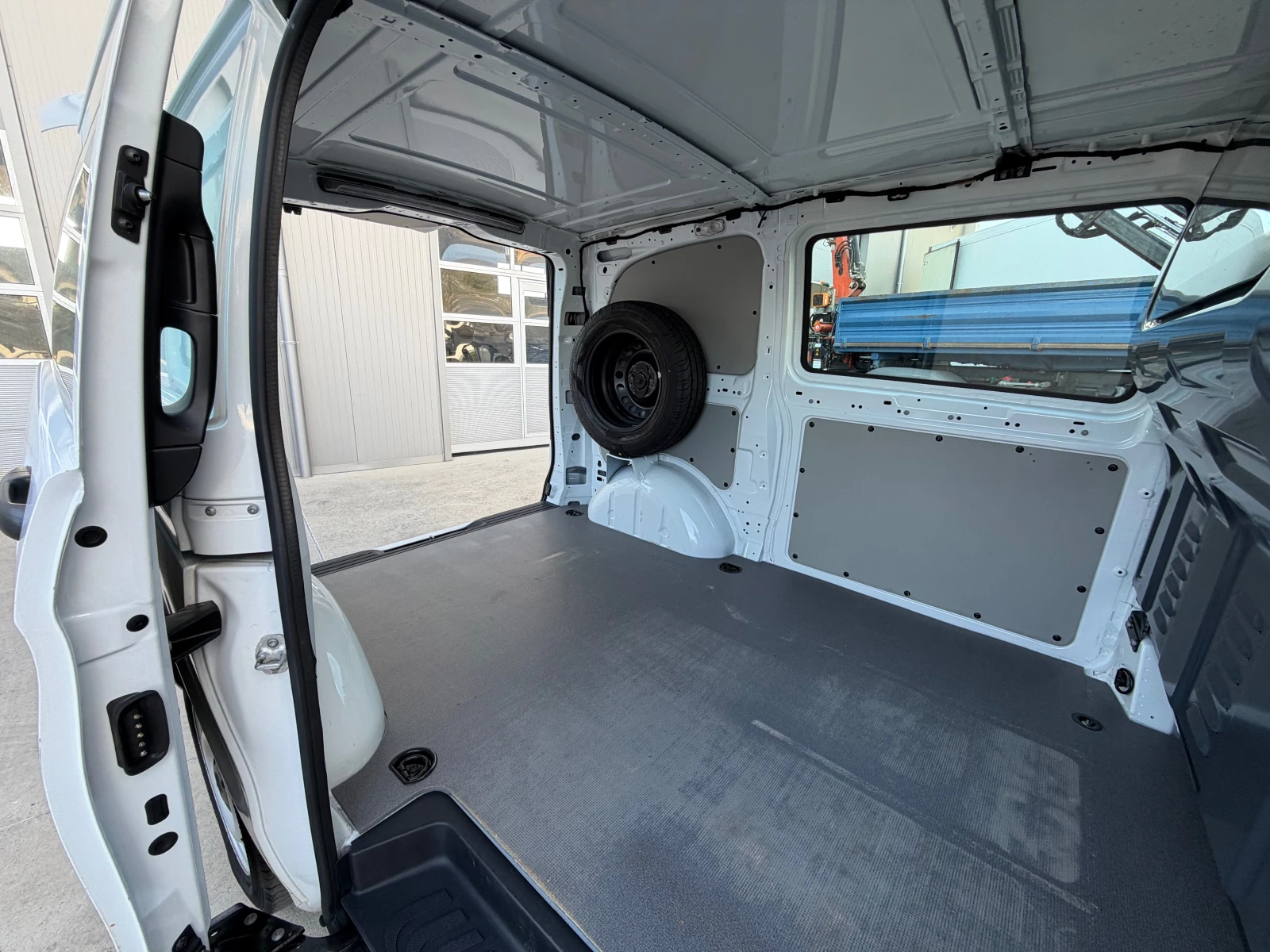 Mercedes-Benz Vito 114!FULL!НОВ!DISTRONIC+ !9G-TRONIC!, снимка 10 - Бусове и автобуси - 55980576