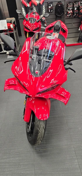 Ducati Panigale Ducati Panigale V4   НОВ, 500 км, 3 месеца - изображение 1