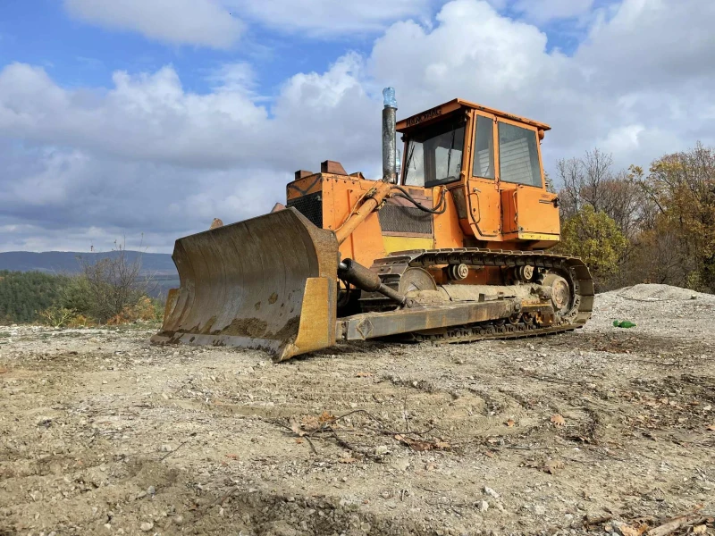 Булдозер Cat Hanomag D 600 C, снимка 2 - Индустриална техника - 52487429