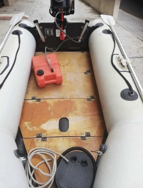 Надуваема лодка Bombard 2.60м , твърдо дъно + двг Хонда 5 коня , 4 тактов | Auto.bg — изображение 5
