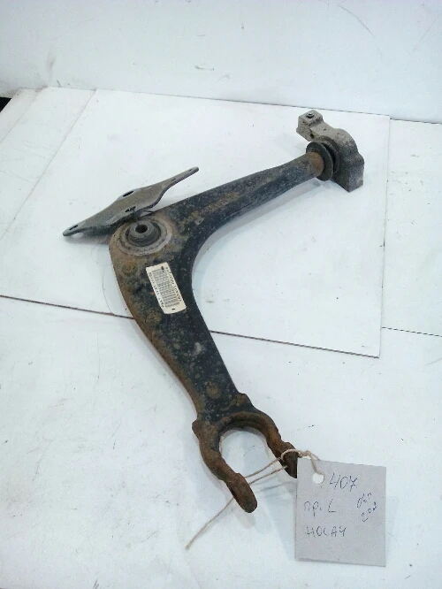 Носач преден ляв Пежо 407