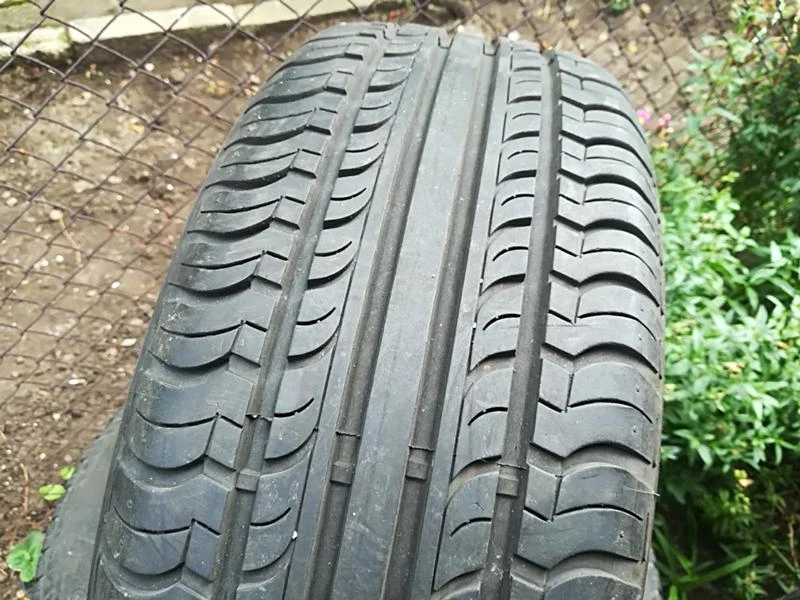 Гуми Летни 195/55R15, снимка 2 - Гуми и джанти - 22295620