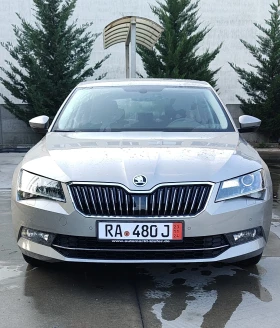 Skoda Superb 1.8 TSI Bi-Xenon -  истински 42.500 KM !, снимка 1