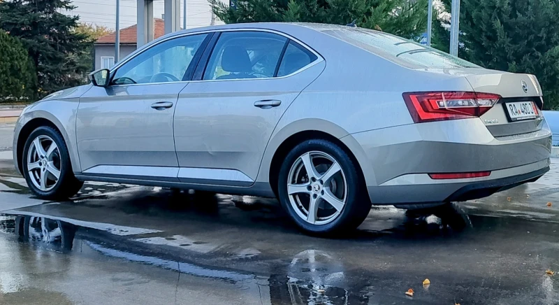 Skoda Superb 1.8 TSI Bi-Xenon -  истински 42.500 KM !, снимка 4 - Автомобили и джипове - 47770081