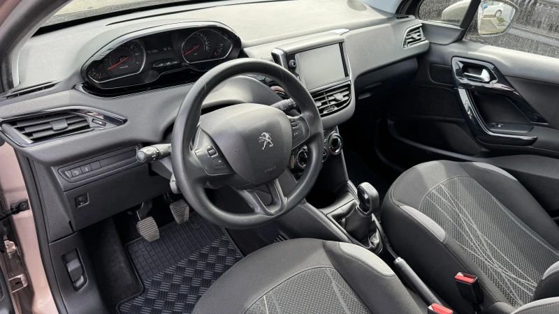 Peugeot 208 1.4i Внос ШВЕЙЦАРИЯ! PDC, TEL, DRL..., снимка 10 - Автомобили и джипове - 49505175