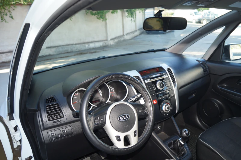 Kia Venga 1.4i ГАЗ, снимка 10 - Автомобили и джипове - 50443524