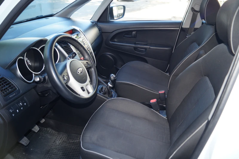 Kia Venga 1.4i ГАЗ, снимка 9 - Автомобили и джипове - 50443524