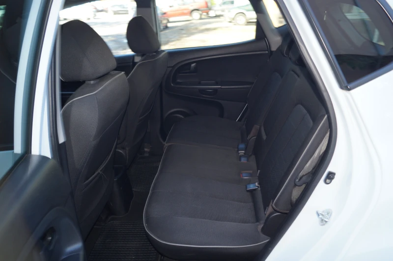 Kia Venga 1.4i ГАЗ, снимка 11 - Автомобили и джипове - 50443524