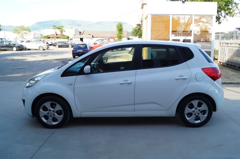 Kia Venga 1.4i ГАЗ, снимка 8 - Автомобили и джипове - 50443524