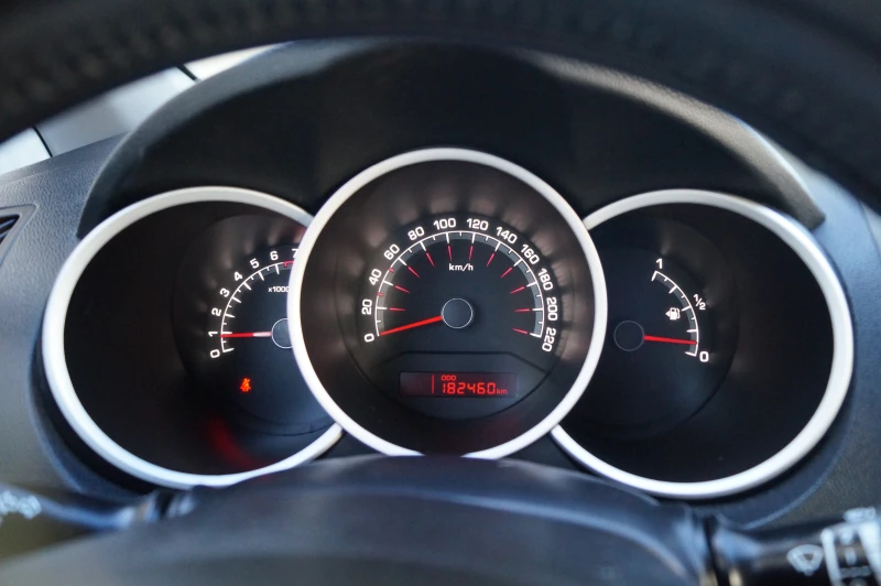 Kia Venga 1.4i ГАЗ, снимка 15 - Автомобили и джипове - 50443524