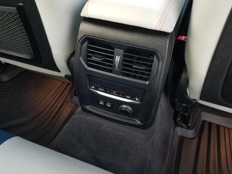 BMW 340 Individual* Two Tone* Head-up* Harman Kardon* 360*, снимка 10 - Автомобили и джипове - 52563841