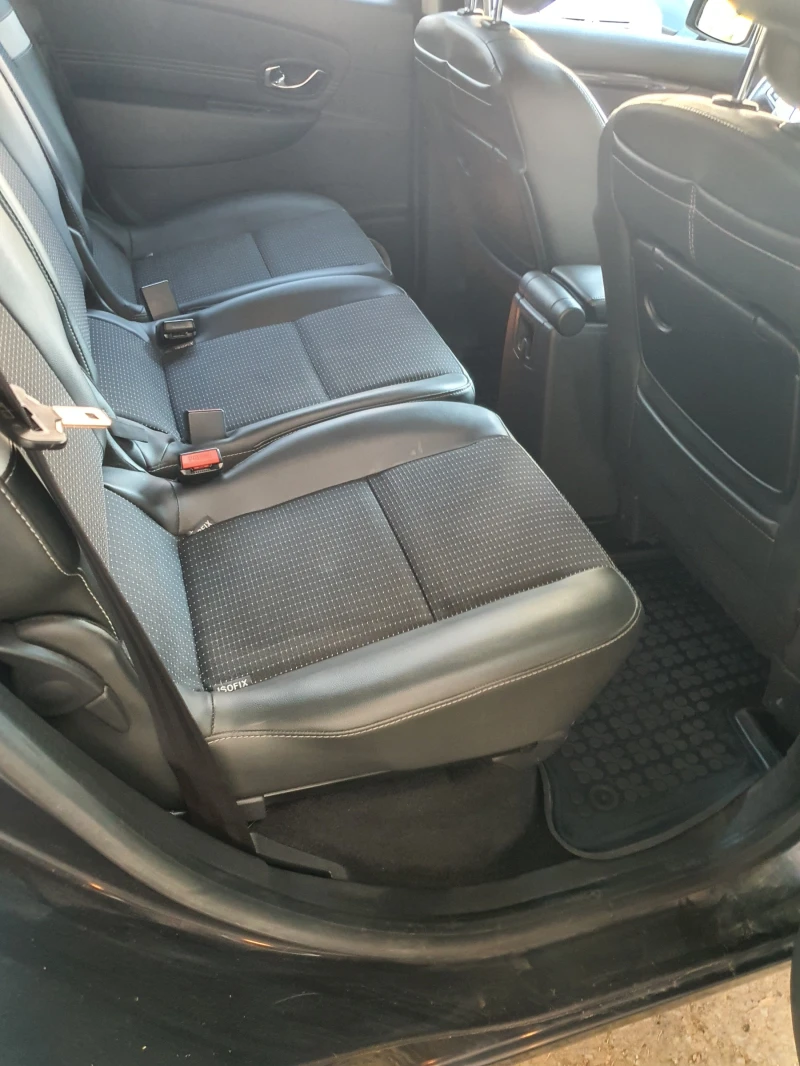Renault Scenic 1.5 DCI, снимка 12 - Автомобили и джипове - 52967404