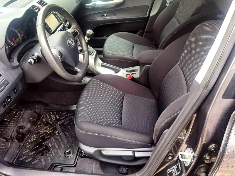 Toyota Auris 1.4 D-4D, 90 к.с. FACELIFT, снимка 15 - Автомобили и джипове - 53233430