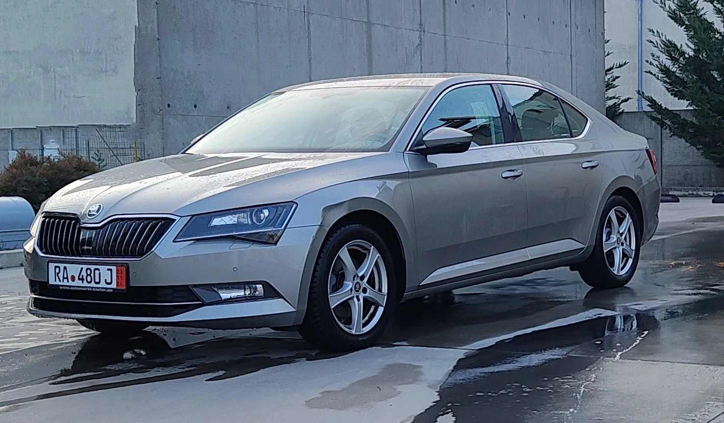 Skoda Superb 1.8 TSI Bi-Xenon -  истински 37.700 KM ! - изображение 5