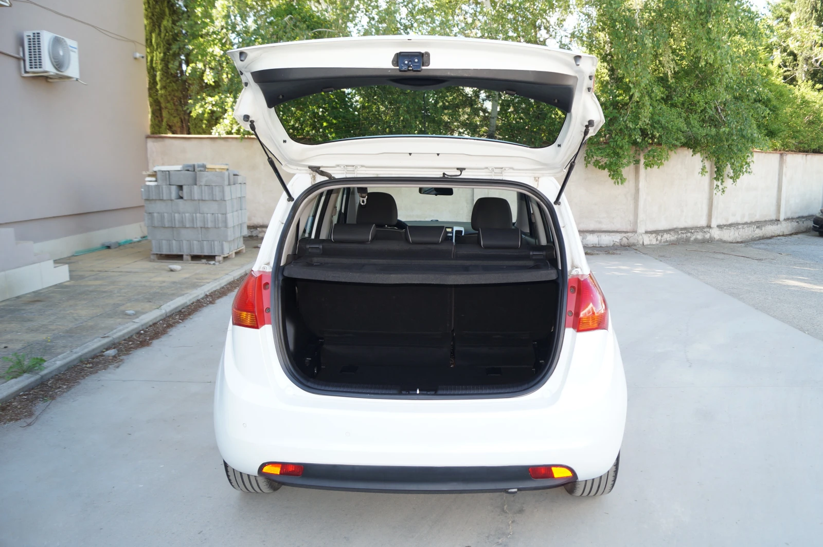 Kia Venga 1.4i ГАЗ | Mobile.bg — изображение 12
