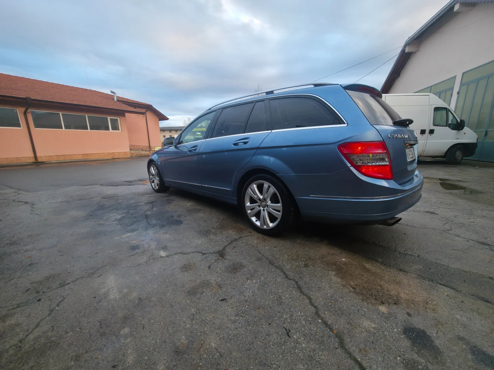 Mercedes-Benz C 350  - изображение 5