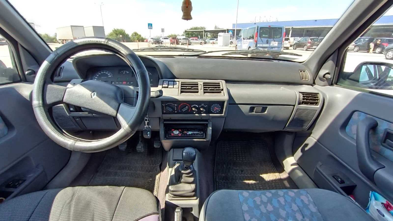 Renault Clio, снимка 9 - Автомобили и джипове - 54140934