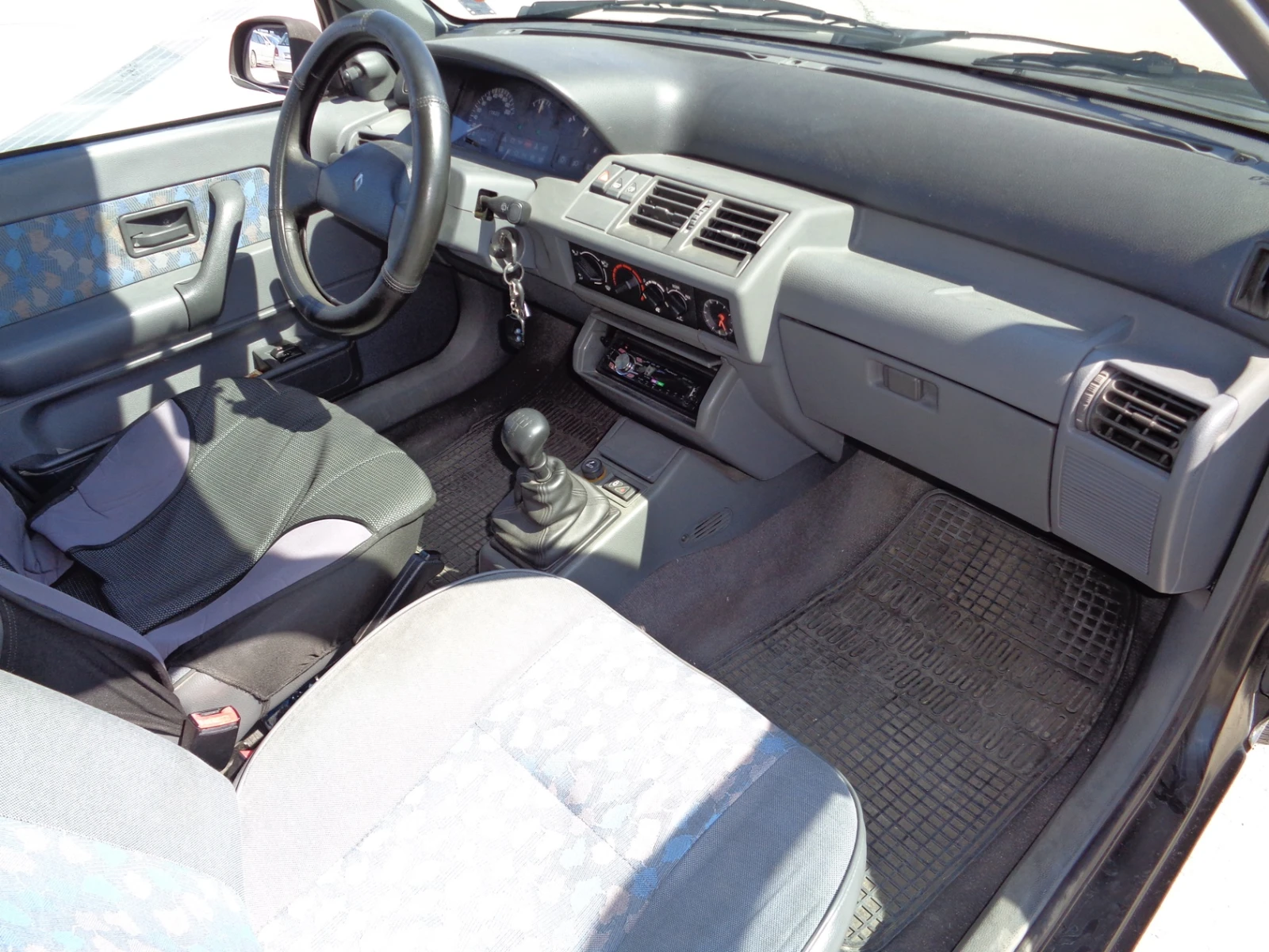 Renault Clio, снимка 14 - Автомобили и джипове - 54140934