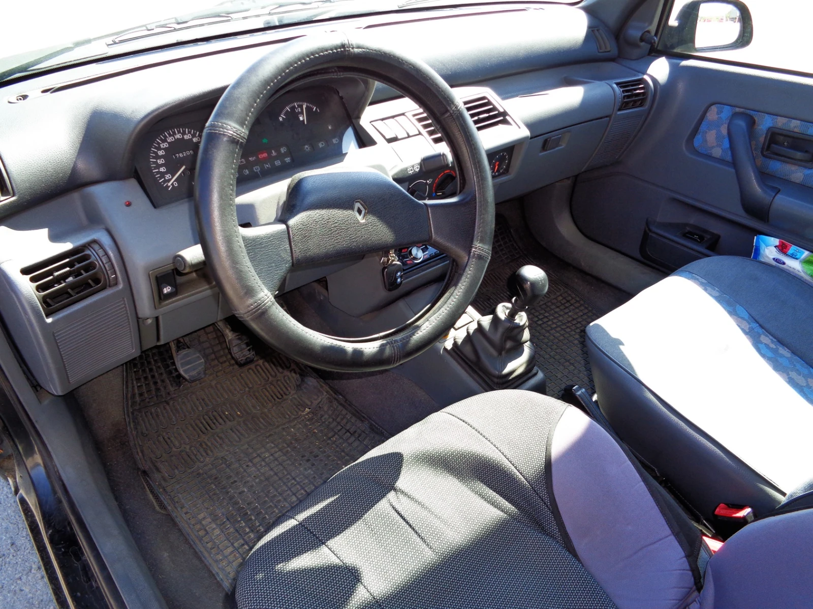 Renault Clio, снимка 12 - Автомобили и джипове - 54140934