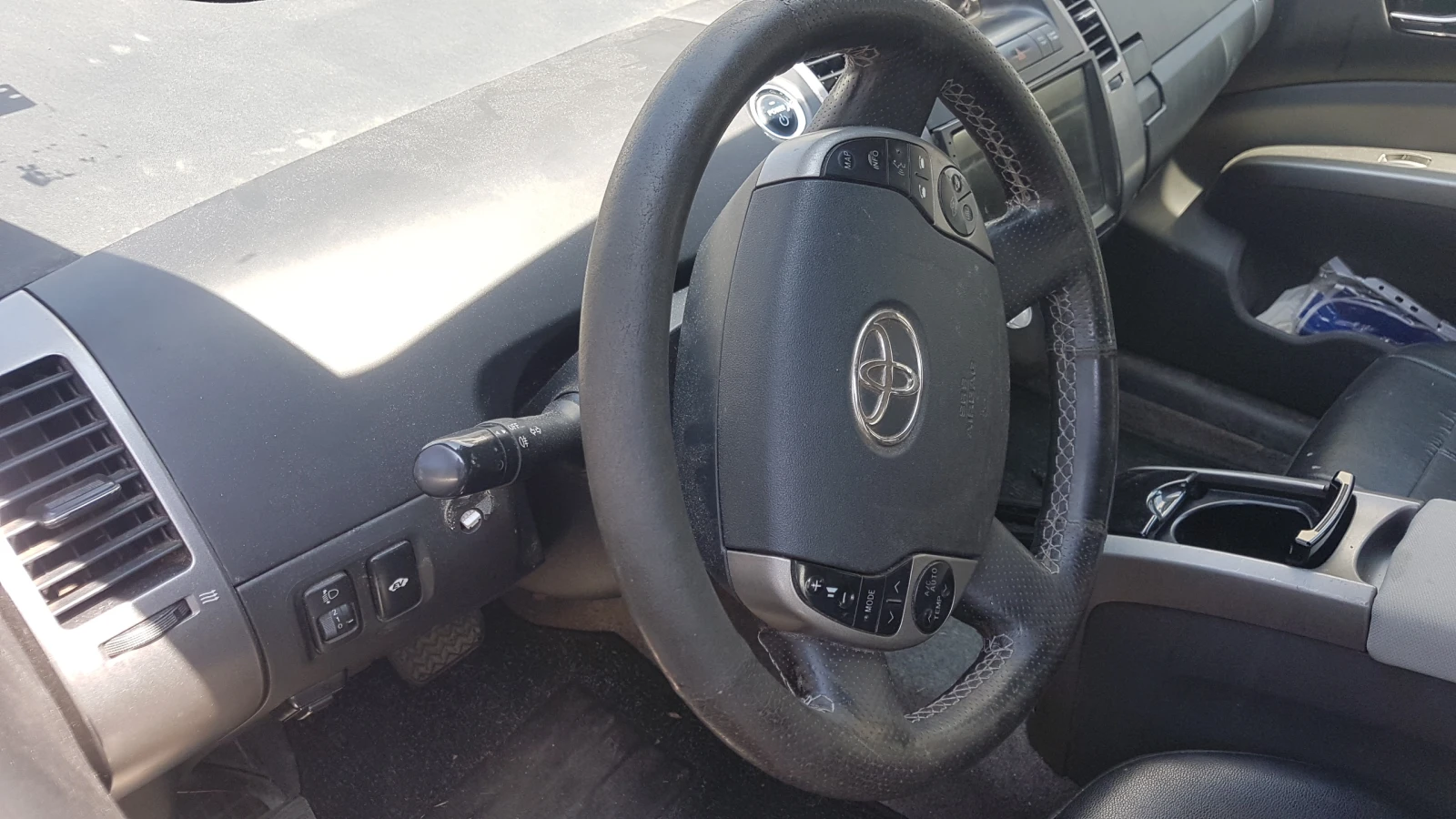 Toyota Prius 1.5I HIBRID, снимка 5 - Автомобили и джипове - 54342051