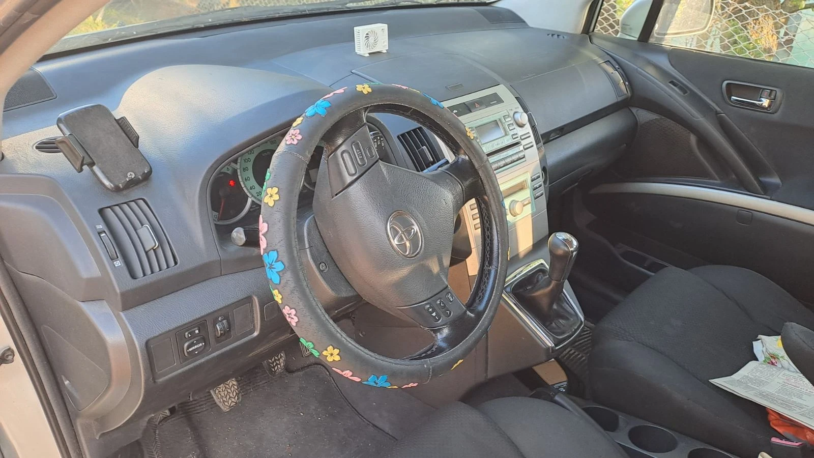 Toyota Corolla verso 2.2 дизел, снимка 7 - Автомобили и джипове - 54584069