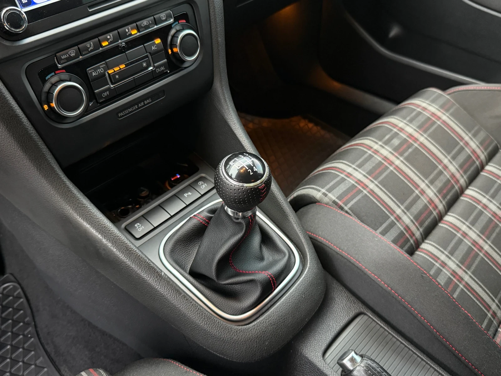 VW Golf 1.6TDI Euro 5, снимка 11 - Автомобили и джипове - 55944268